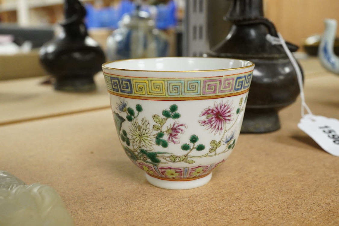 A Chinese famille rose cup, Guangxu mark but later, 6.5cm